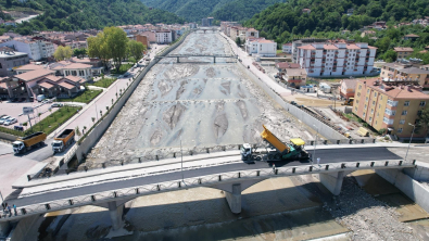 2. Köprüde Asfalt Kaplama, Şehit Çavuş Bilal Yaman Sokak'ta Parke Kaplama Çalışmaları