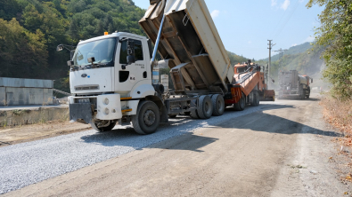 Ezine Caddesi Eski Taş Ocağı Mevki 550 M Satih Asfalt Kaplandı