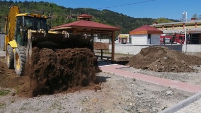 İmam Hatip Okulunun Bahçe Düzenlemesi Yapılıyor