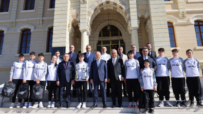 Kastamonu Valimiz Sn Meftun Dallı Şampiyonları Davet Etti