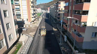 Kazım Özcan Caddesi'nde Asfalt Kaplama Çalışması Devan Ediyor