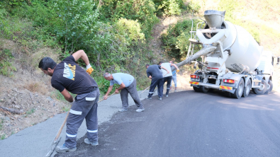 Şen Mahalle Yolunda Şarampol Betonlama Çalışması Devam Ediyor