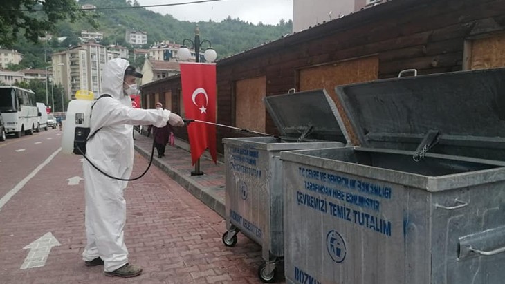 Çöp Konteynerleri Dezenfekte ve İlaçlama Çalışmaları Devam Ediyor