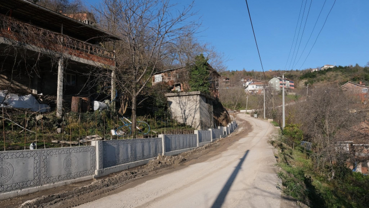 Hamza Caddesi'nde Perde Duvar Yapımı Devam Ediyor