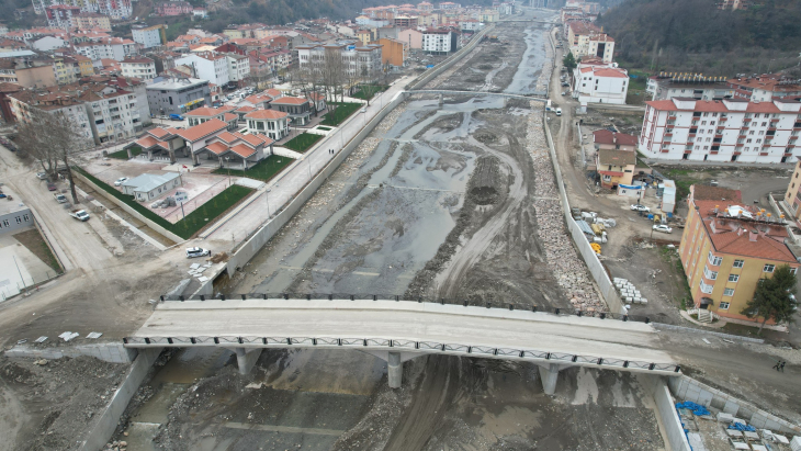 İlçe merkezimize Yapılan Köprülerde Çalışmalar Devam Ediyor