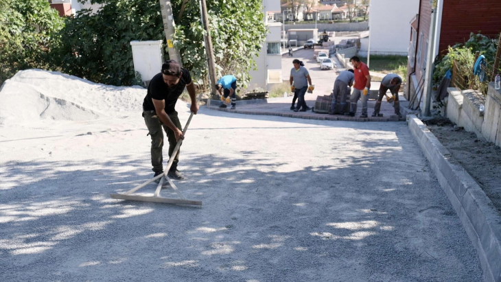 Merkez Mahallesi Yılmaz Semti Demirciler Sokak’ta parke kaplama Çalışmaları Devam Ediyor