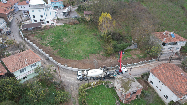 Yeni Mahalle Mimir Semtinde Perde Duvar Yapımı Devam Ediyor