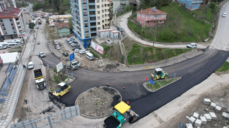 Ziya Termen Caddesi'nde Asfalt Kaplama Çalışması Devam Ediyor