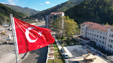 Ne Mutlu Türküm Diyene! Sınarcık Parkı'nda Türk Bayrağımızı Dalgalandırdık