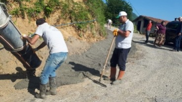 Yeni Mahalle Sıraca Semti'nde Şarampol Betonlaması Çalışması