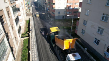 Kazım Özcan Caddesi'nde Asfalt Kaplama Çalışması Devan Ediyor