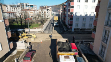 Kazım Özcan Caddesi'nde Asfalt Kaplama Çalışması Devan Ediyor