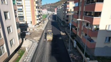 Kazım Özcan Caddesi'nde Asfalt Kaplama Çalışması Devan Ediyor