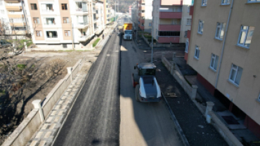 Kazım Özcan Caddesi'nde Asfalt Kaplama Çalışması Devan Ediyor