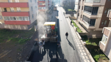 Kazım Özcan Caddesi'nde Asfalt Kaplama Çalışması Devan Ediyor