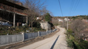 Hamza Caddesi'nde Perde Duvar Yapımı Devam Ediyor