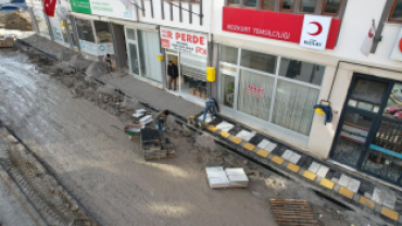 Hürriyet Caddesi ve Osman Kocabaşoğlu Sokak'ta Parke Çalışmalarımız Devam Ediyor