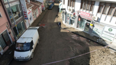 Hürriyet Caddesi ve Osman Kocabaşoğlu Sokak'ta Parke Çalışmalarımız Devam Ediyor