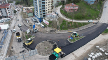 Ziya Termen Caddesi'nde Asfalt Kaplama Çalışması Devam Ediyor