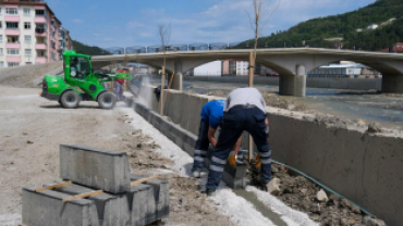 Ezine Caddesi'nde Üst Yapı Çalışmalarımız Devam Ediyor