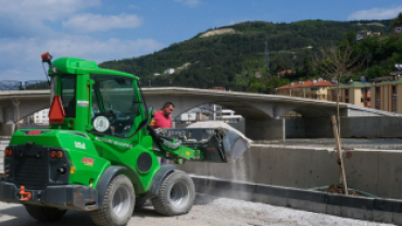 Ezine Caddesi'nde Üst Yapı Çalışmalarımız Devam Ediyor