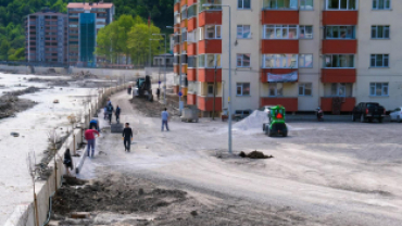 Ezine Caddesi'nde Üst Yapı Çalışmalarımız Devam Ediyor