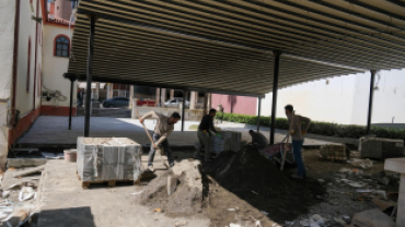 Merkez Cami Avlusunda Yenileme Çalışmaları Devam Ediyor