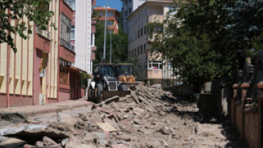 Ziya Çınar Caddesi'nde Üst Yapı Yenileme Çalışmaları