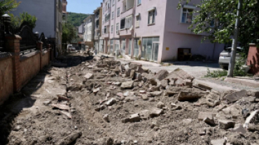 Ziya Çınar Caddesi'nde Üst Yapı Yenileme Çalışmaları