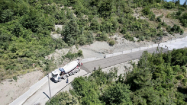 Hamza Caddesi'nde beton kaplama çalışmaları devam ediyor