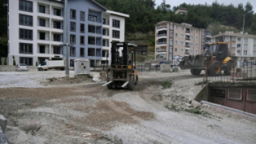 Ziya Çınar Caddesi'nde Parke Kaplama Çalışmaları Devam Ediyor