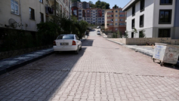 Ziya Çınar Caddesi'nde Parke Kaplama Çalışmaları Devam Ediyor
