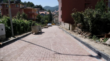 Ziya Çınar Caddesi'nde Parke Kaplama Çalışmaları Devam Ediyor