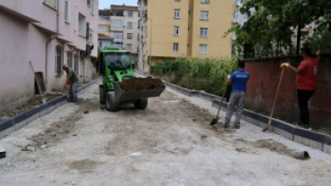 Ziya Çınar Caddesi'nde Parke Kaplama Çalışmaları Devam Ediyor