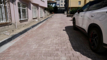 Ziya Çınar Caddesi'nde Parke Kaplama Çalışmaları Devam Ediyor