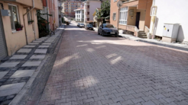 Ziya Çınar Caddesi'nde Parke Kaplama Çalışmaları Devam Ediyor