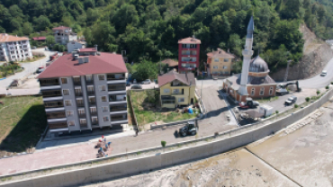 Vali Kaşif Ünal Sokak'ta ve Yunus Yorulmaz Caddesi'nde Üst Yapı Çalışmaları