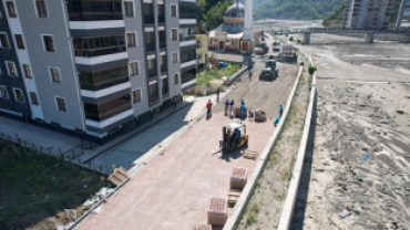 Vali Kaşif Ünal Sokak'ta ve Yunus Yorulmaz Caddesi'nde Üst Yapı Çalışmaları