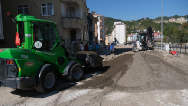 Bozkurt Caddesi'nde Parke Kaplama Çalışmalarımız Devam Ediyor