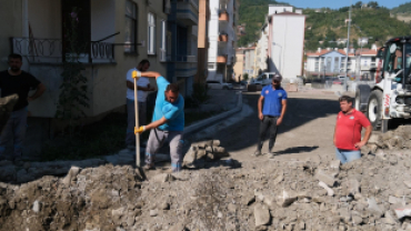 Bozkurt Caddesi'nde Parke Kaplama Çalışmalarımız Devam Ediyor