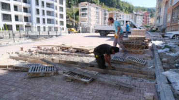 Bozkurt Caddesi'nde Parke Kaplama Çalışmalarımız Devam Ediyor