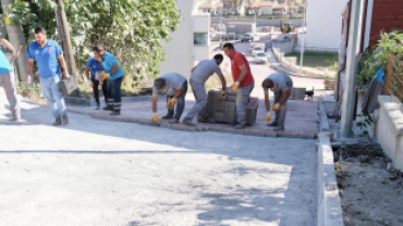 Merkez Mahallesi Yılmaz Semti Demirciler Sokak’ta parke kaplama Çalışmaları Devam Ediyor