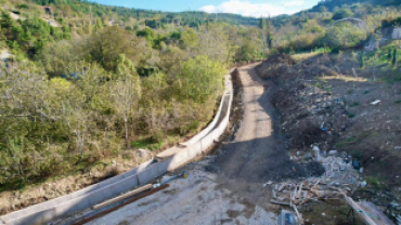 Kuru Derede Açık Beton Kanal Yaparak Islah Ediyoruz