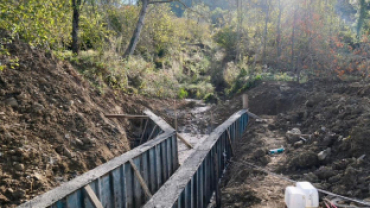Kuru Derede Açık Beton Kanal Yaparak Islah Ediyoruz