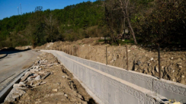 Kuru Derede Açık Beton Kanal Yaparak Islah Ediyoruz