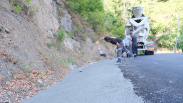 Şen Mahalle Yolunda Şarampol Betonlama Çalışması Devam Ediyor
