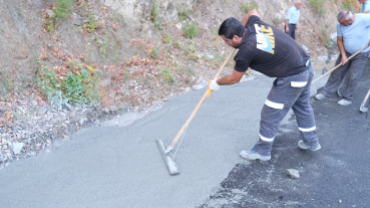 Şen Mahalle Yolunda Şarampol Betonlama Çalışması Devam Ediyor