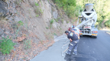Şen Mahalle Yolunda Şarampol Betonlama Çalışması Devam Ediyor