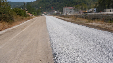 Ezine Caddesi Eski Taş Ocağı Mevki 550 M Satih Asfalt Kaplandı
