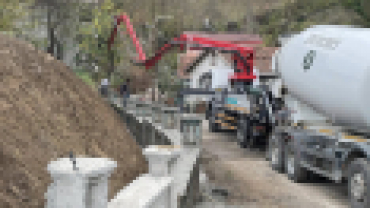 Yeni Mahalle Mimir Semtinde Perde Duvar Yapımı Devam Ediyor